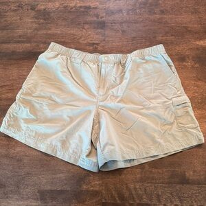Columbia Women’s Lightweight Light Green Cargo Shorts